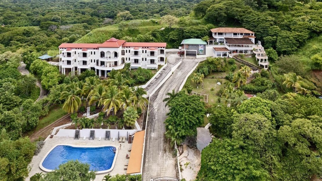 Luxury 19-Bedroom Coastal Estate with Investment Potential in Playa del Coco