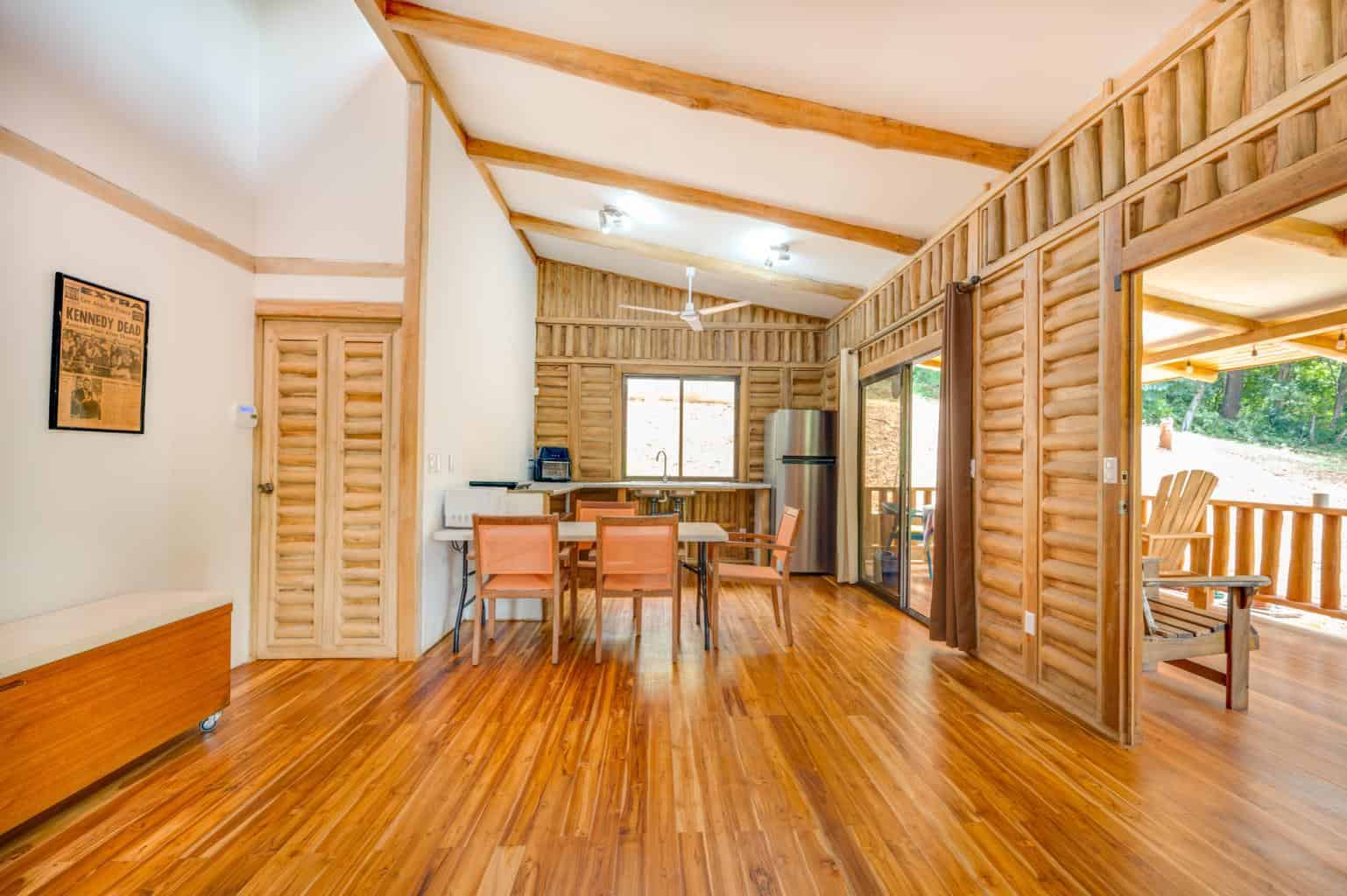CASA DE MADERA & CASA HOBBIT