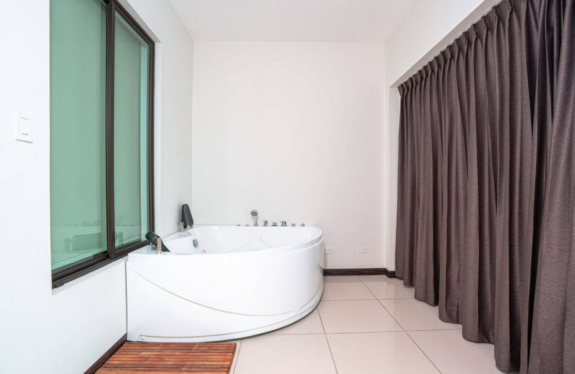 Villa Tranquila – Contemporary Condo Steps from Playa Hermosa in El Cubil