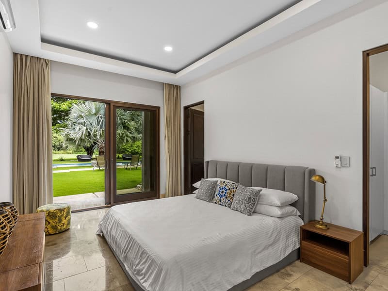Luxury 6BR Home in a Sought-After Beachfront Community
