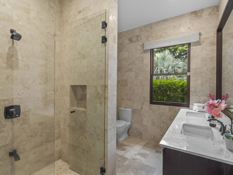 Luxury 6BR Home in a Sought-After Beachfront Community