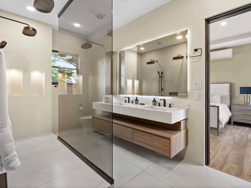 Luxury 6BR Home in a Sought-After Beachfront Community