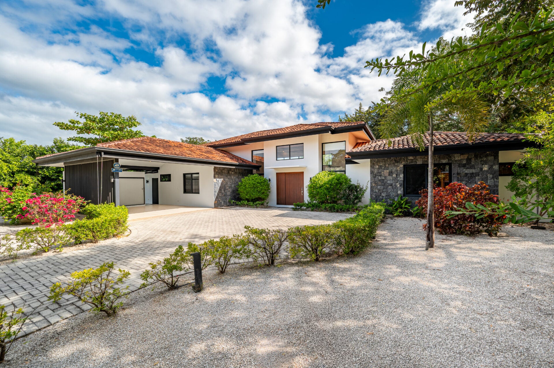 Villa Brisa Marina – Modern Tropical Luxury