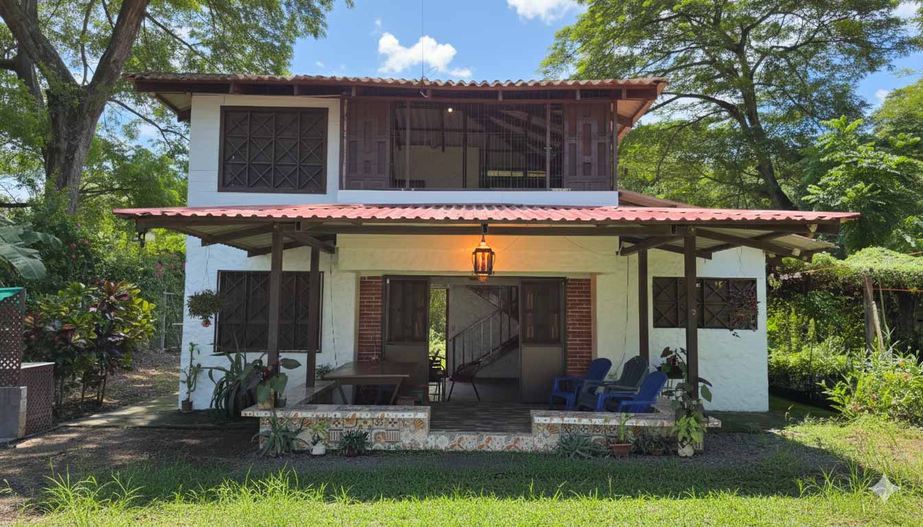 Casa Aura Marina – Beachfront Living in Playas del Coco