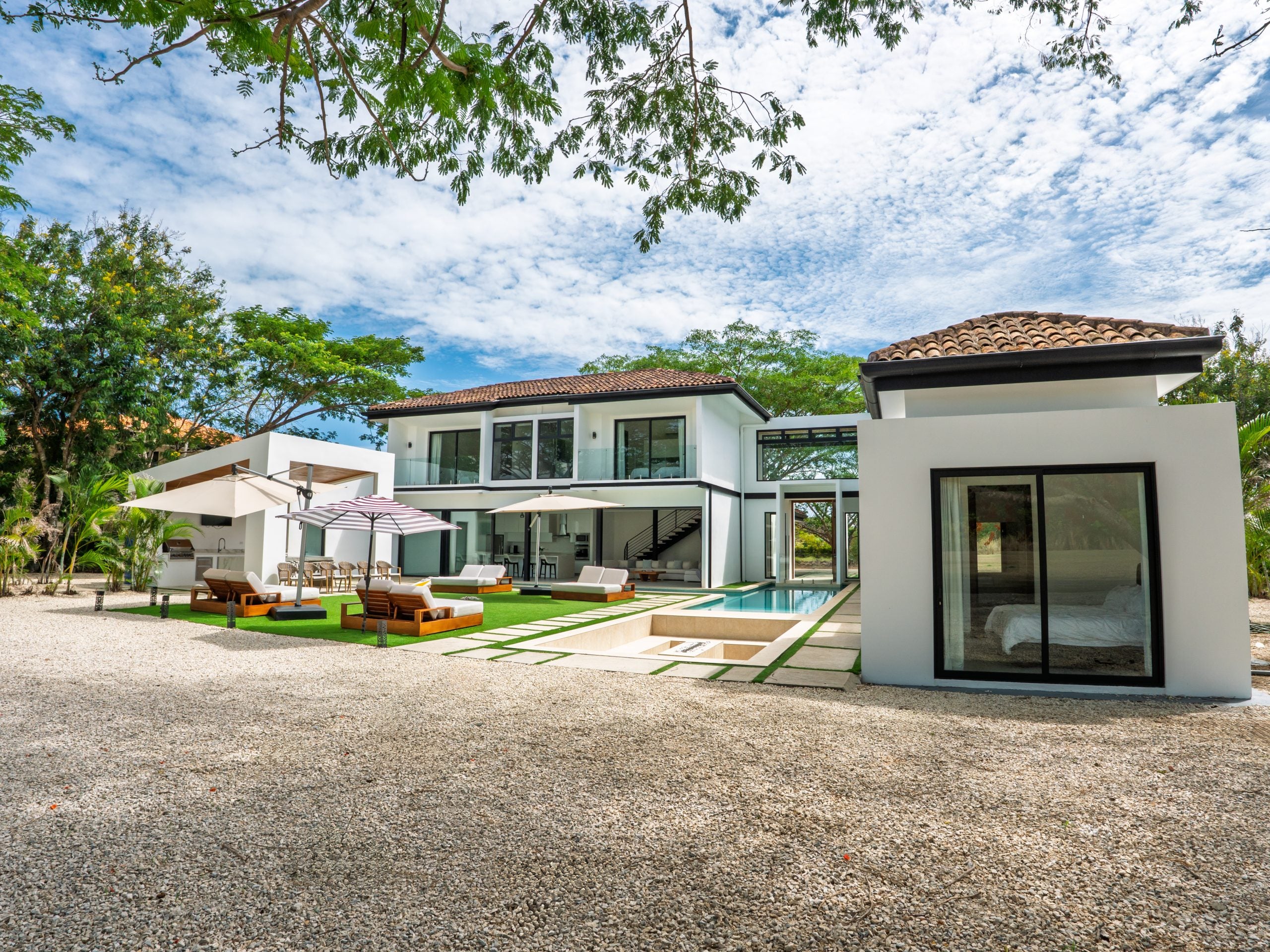 Casa Blanca – Luxury Golf Course Estate in Hacienda Pinilla