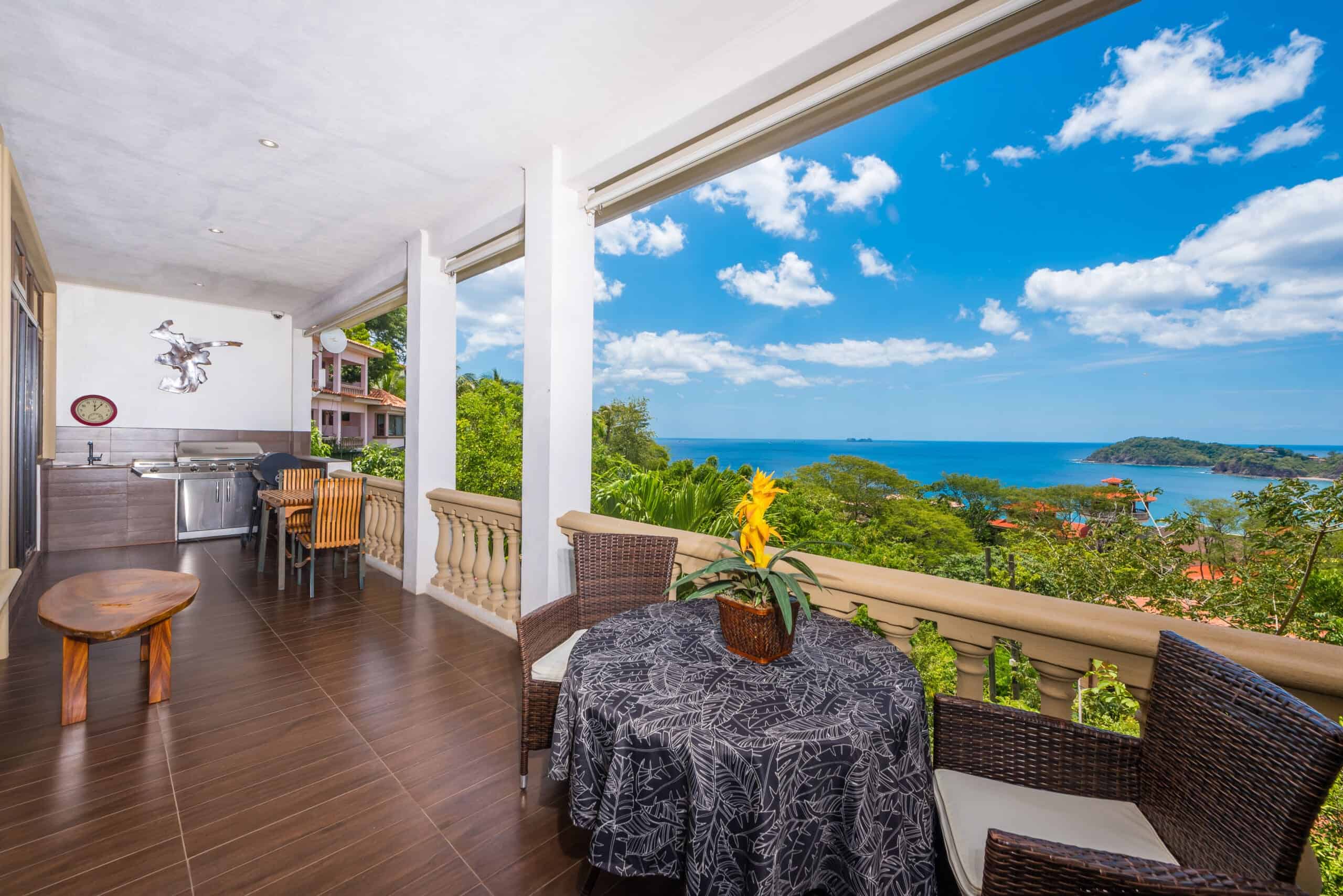 Casa Louzon – Your Tropical Hilltop Retreat