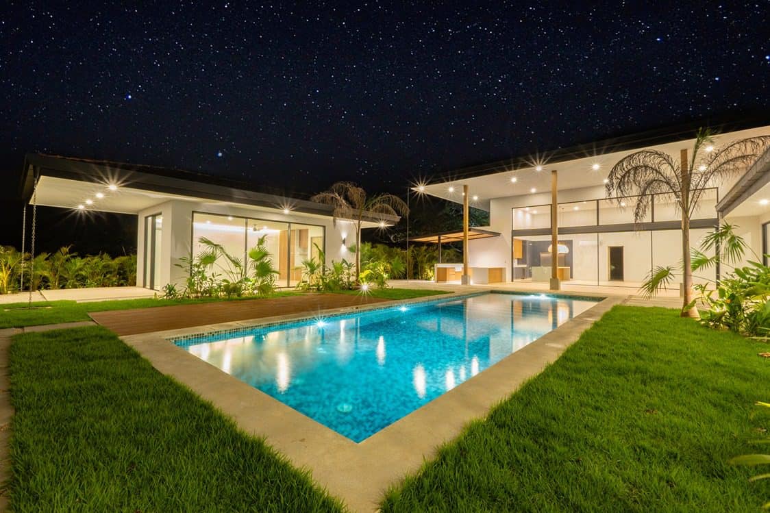 Casa Everly | Brand-New 5-Bed Tropical Luxury in Hacienda Pinilla