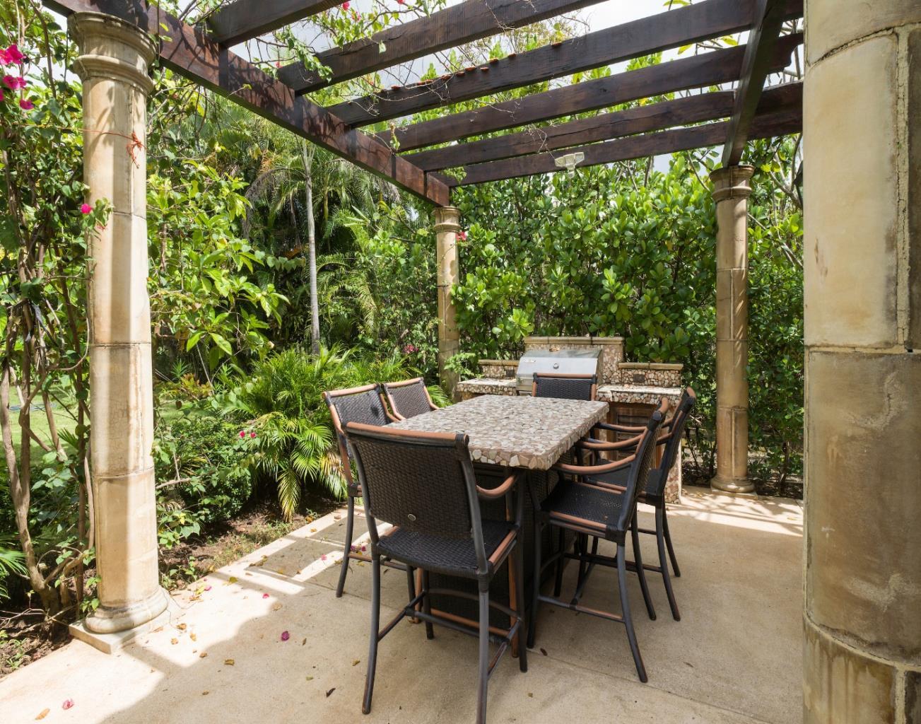 Elegant Villa Tuscana | Reserva de Golf Community