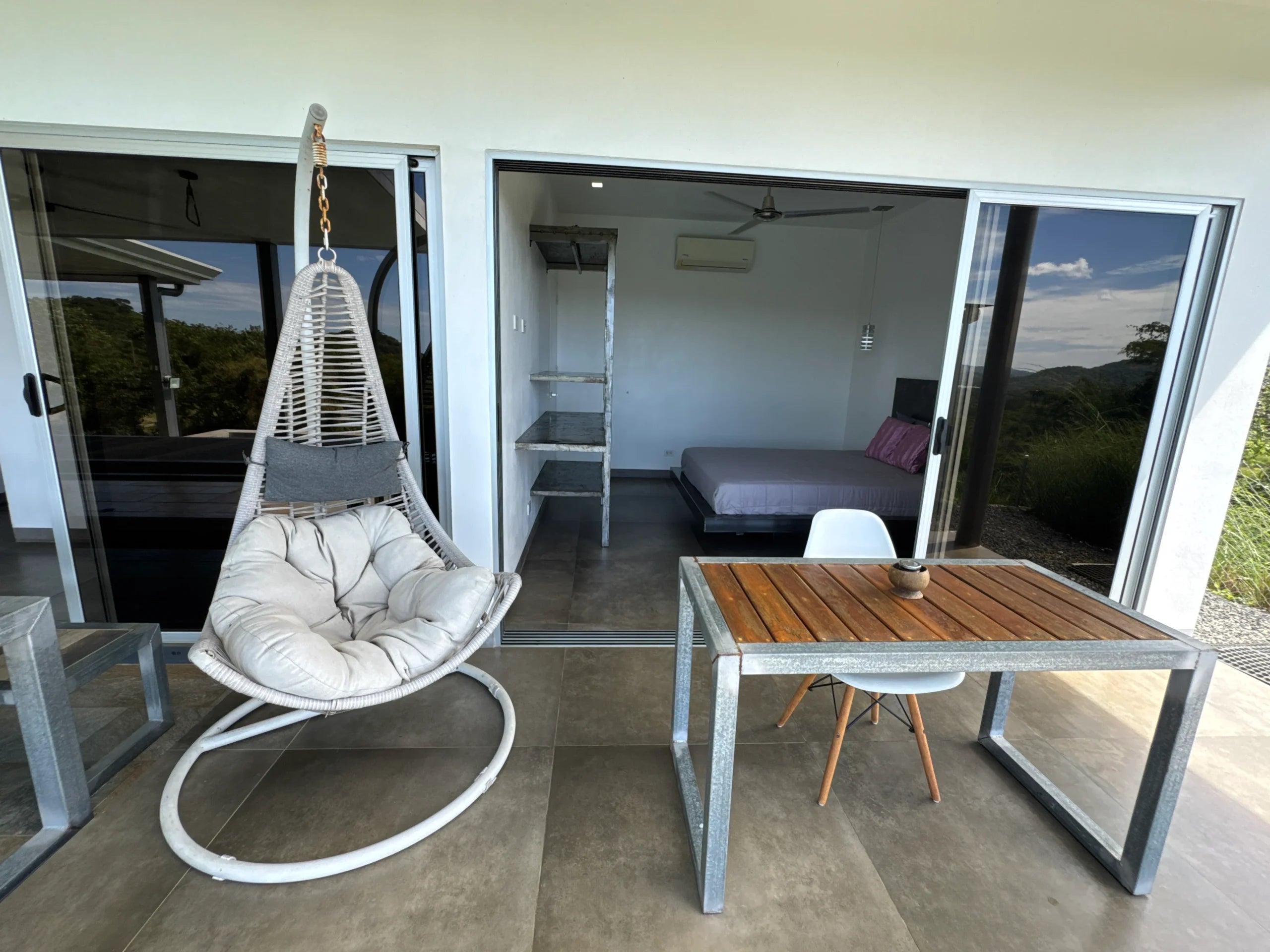 Luxury Oceanview Estate: Main House with 4 Bedrooms, 4 Bathrooms + Apartment Building with 4 Units