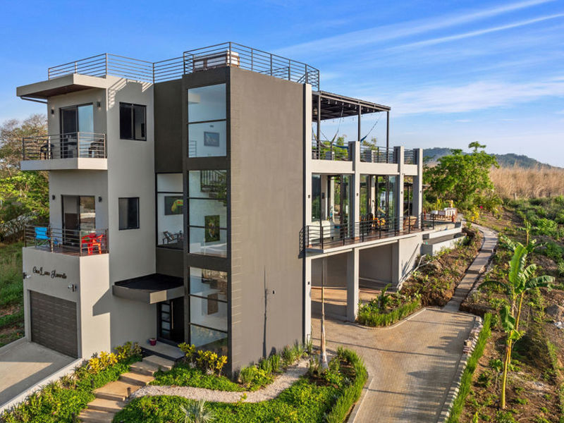 Casa Luna Amarillo | Luxury 3-Bedroom Ocean View House