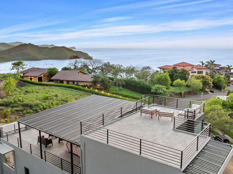 Casa Luna Amarillo | Luxury 3-Bedroom Ocean View House