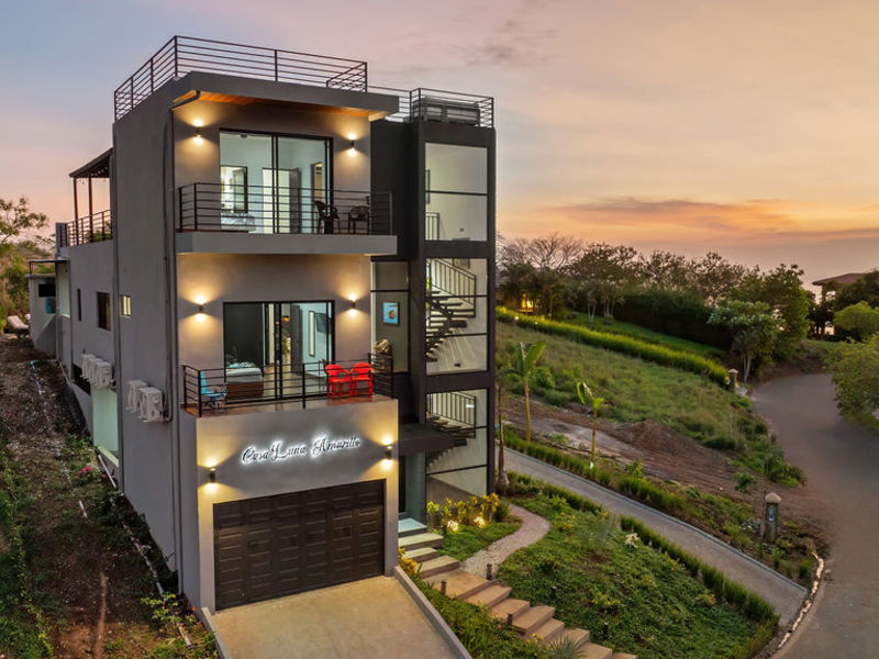 Casa Luna Amarillo | Luxury 3-Bedroom Ocean View House