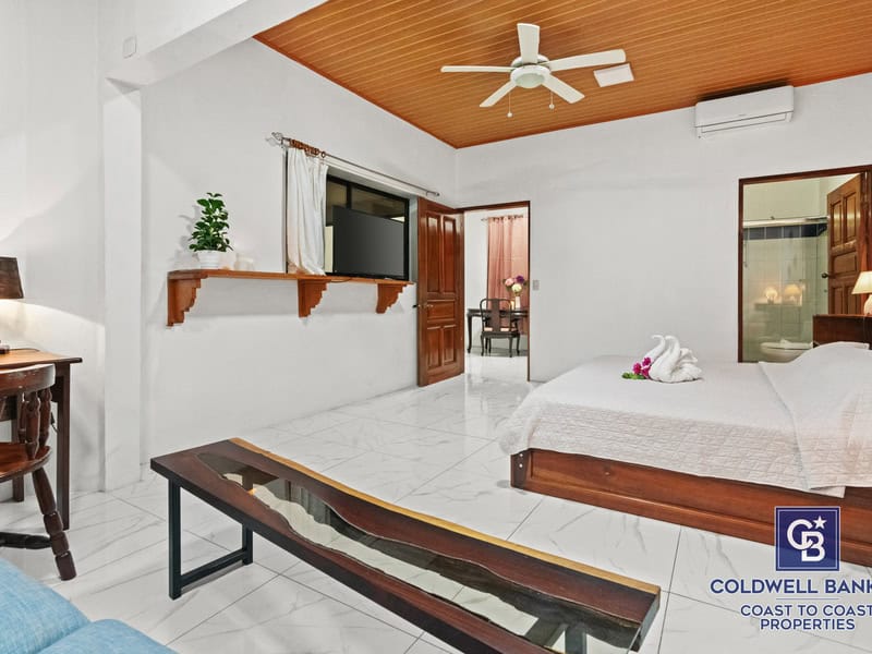 Casa Tranquila: 19-Bedroom Ocean View Estate