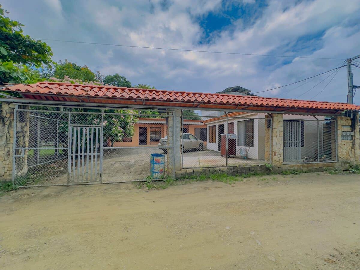 Iguana Lodgings
