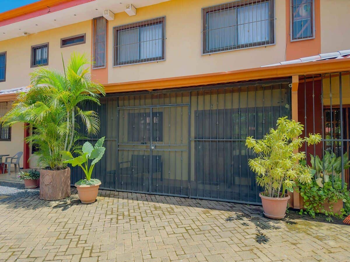 Central Place #2 - Ground Floor Condo with 2 Bedrooms and 1 Bathroom in Downtown Playas del Coco