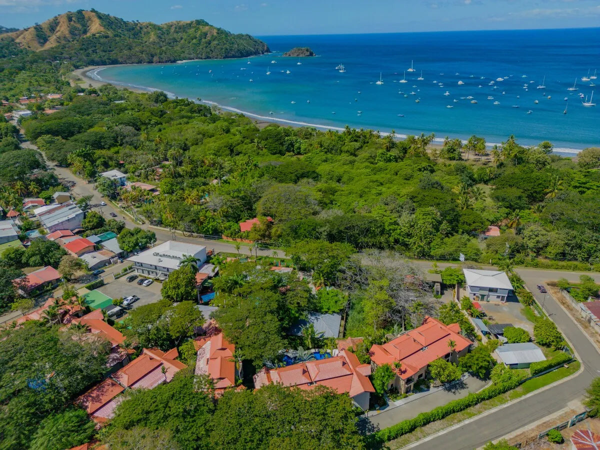 Sombras 201 – Ground-Floor Condo, Walk to Beach & Town, 2 Pools
