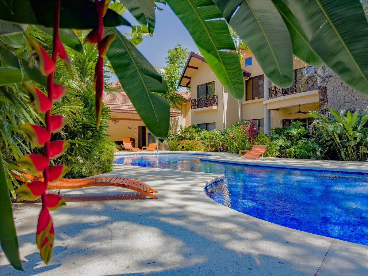Sombras 201 – Ground-Floor Condo, Walk to Beach & Town, 2 Pools