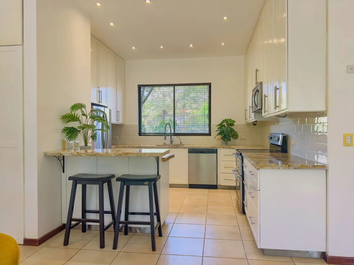 Sombras 201 – Ground-Floor Condo, Walk to Beach & Town, 2 Pools