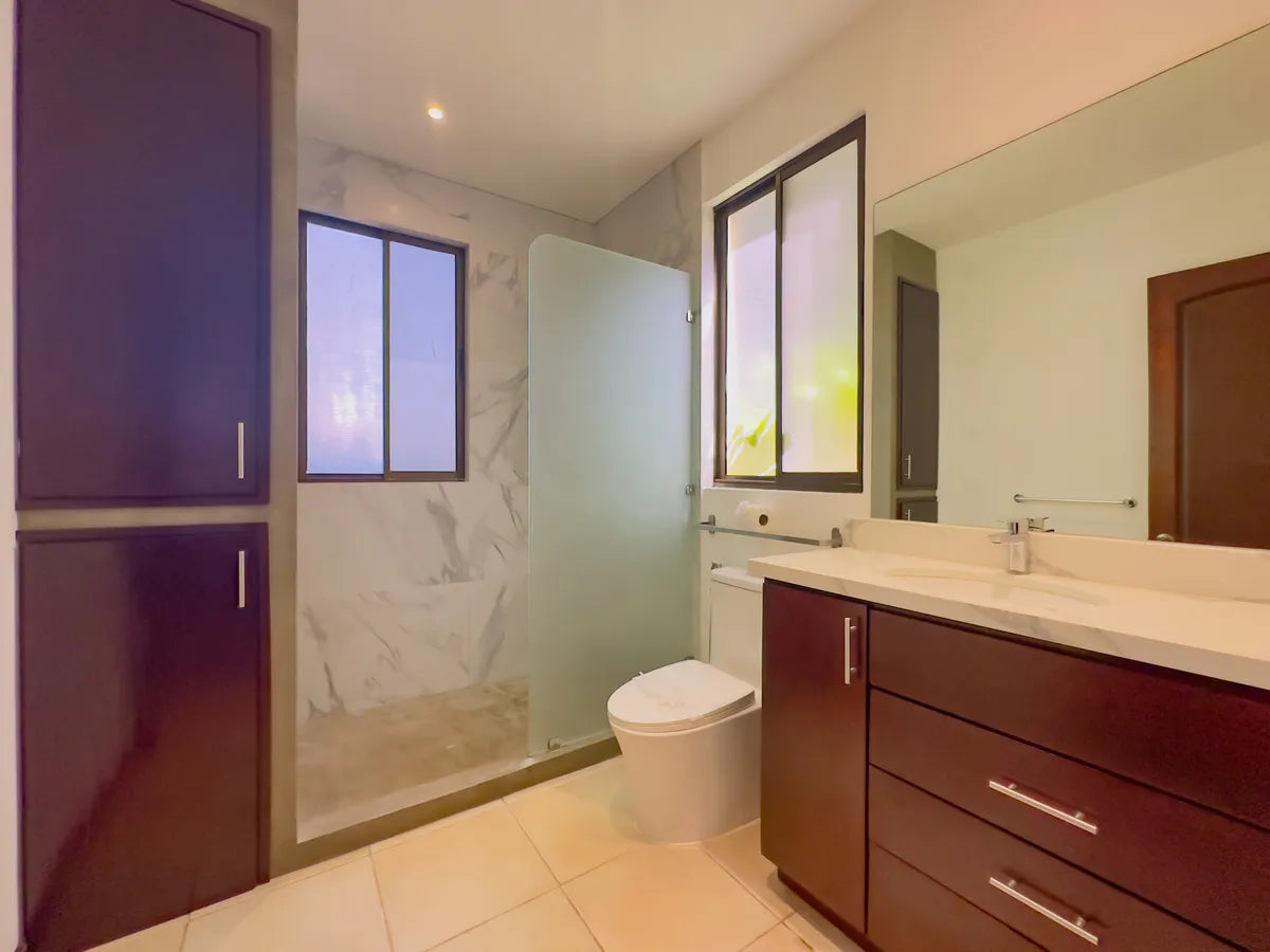 Sombras 201 – Ground-Floor Condo, Walk to Beach & Town, 2 Pools