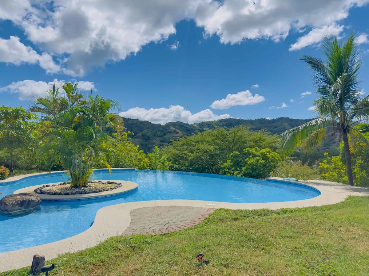 Unit 8005: Your Peaceful Getaway in La Colina Ocotal