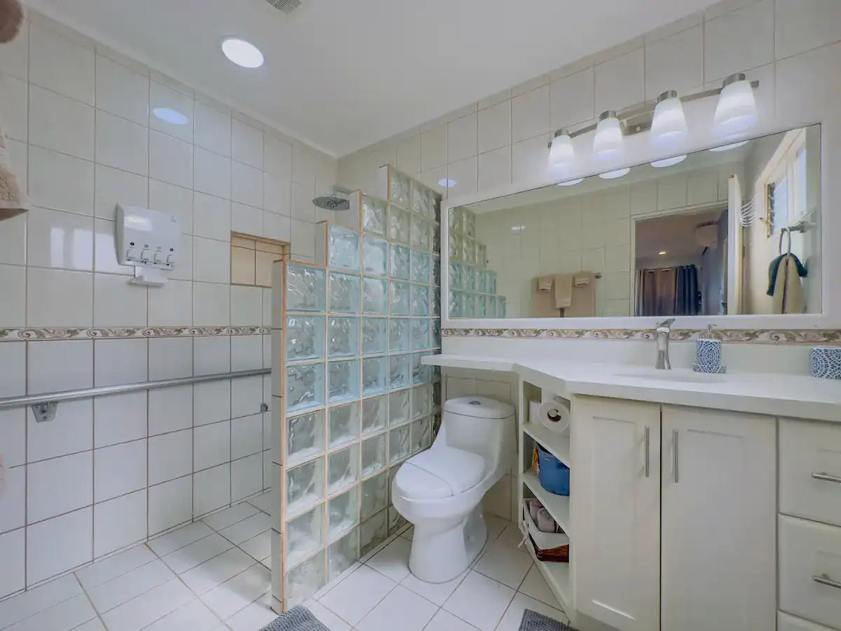Bahia Pez Vela 7 – Renovated Ocean View Villa in Beachfront Community, Just Steps to the Sand