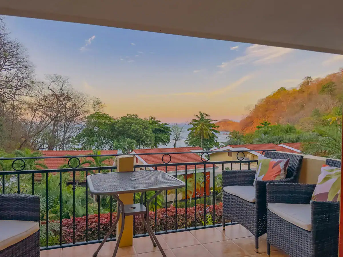 Bahia Pez Vela 7 – Renovated Ocean View Villa in Beachfront Community, Just Steps to the Sand