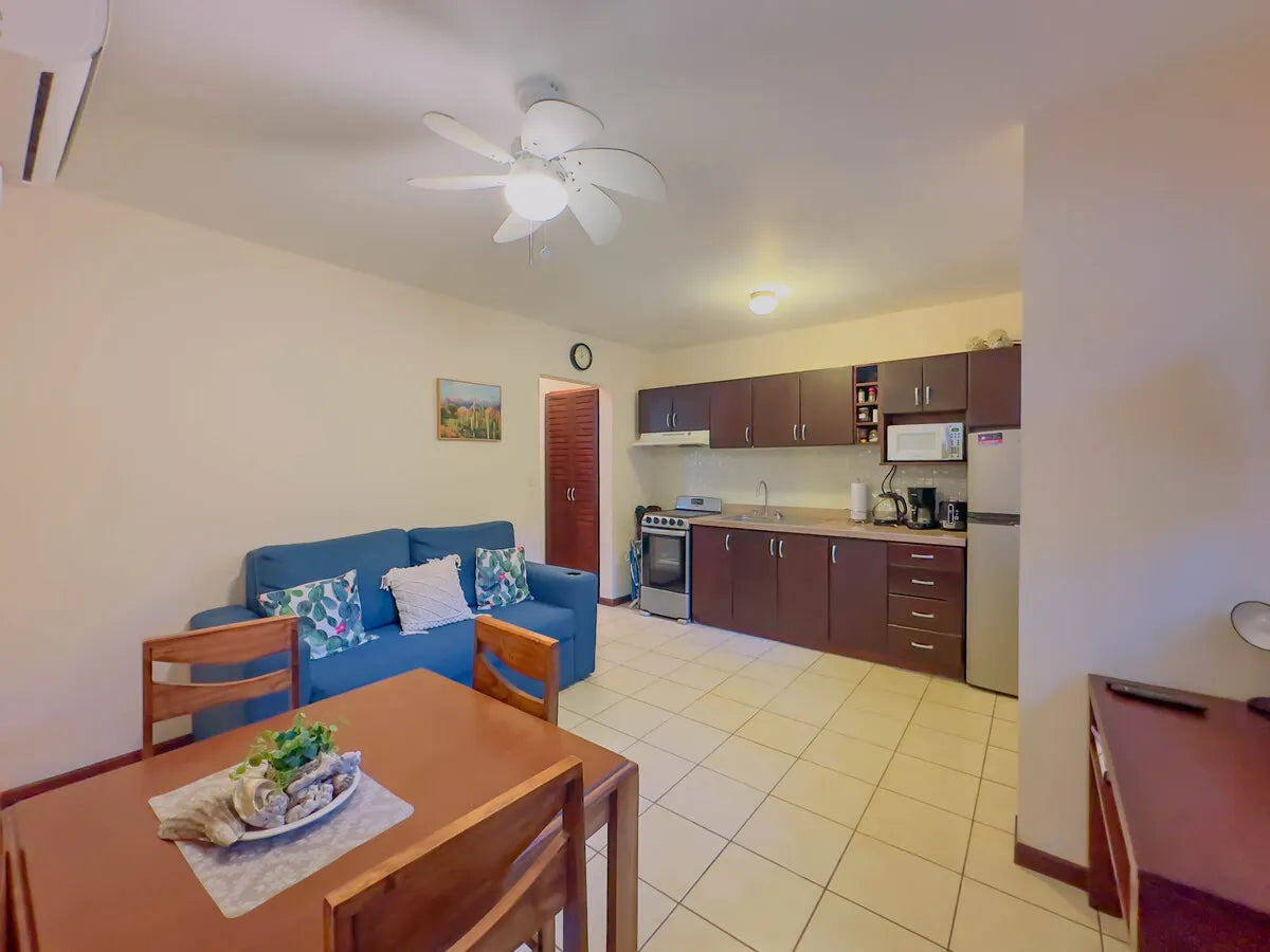 Cocomarindo 46: Comfortable 1-Bedroom Condo Near Pool and Beach in Playas del Coco