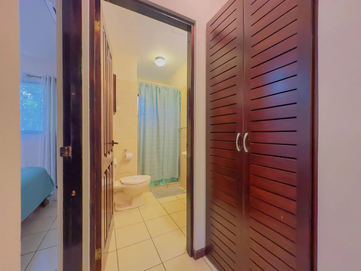 Cocomarindo 46: Comfortable 1-Bedroom Condo Near Pool and Beach in Playas del Coco