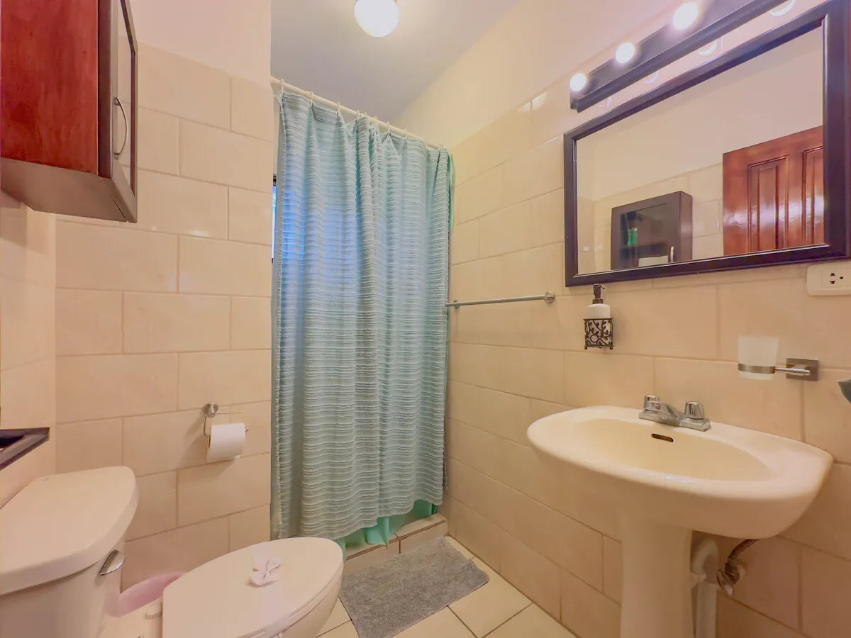 Cocomarindo 46: Comfortable 1-Bedroom Condo Near Pool and Beach in Playas del Coco