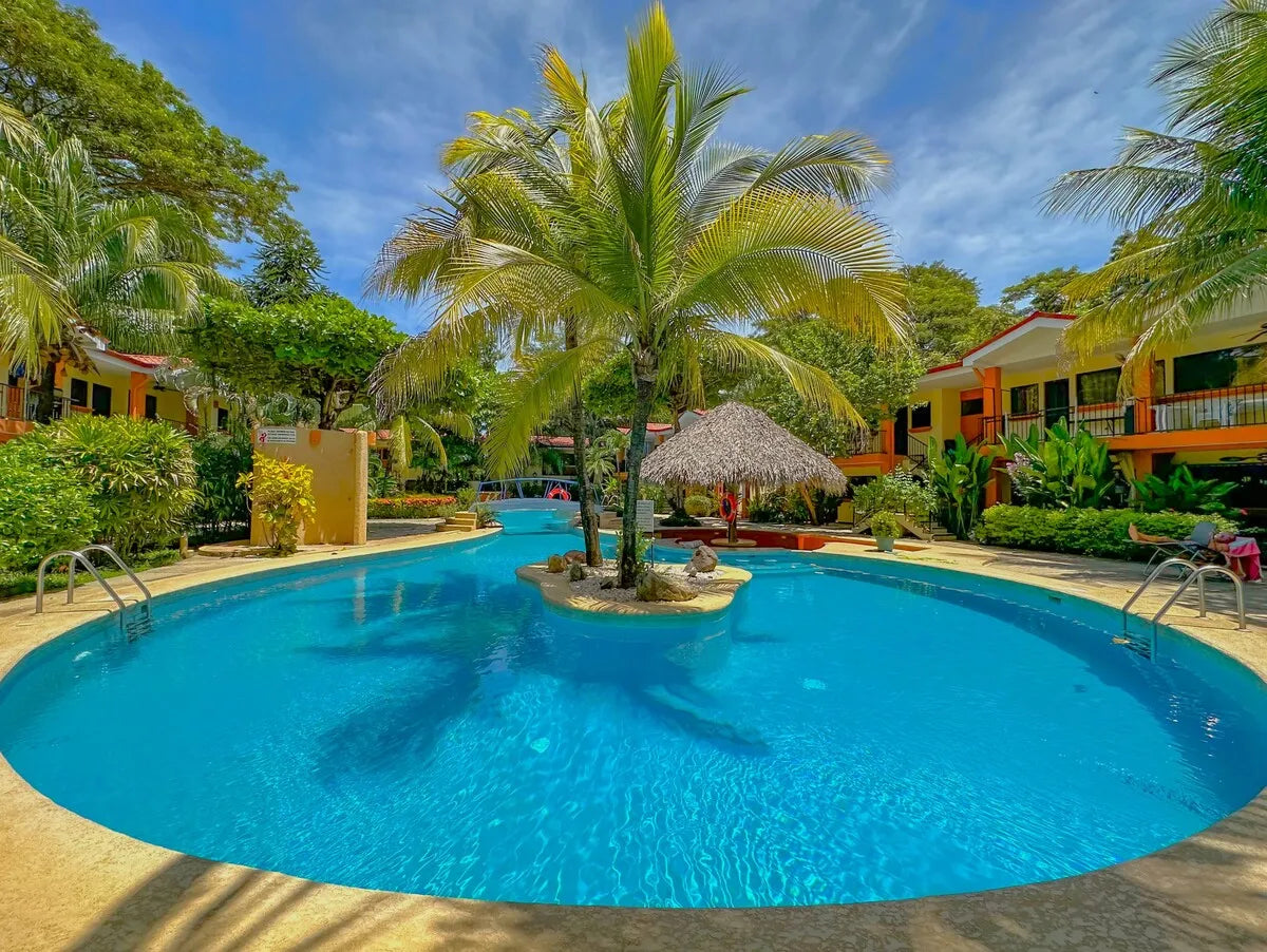 Cocomarindo 46: Comfortable 1-Bedroom Condo Near Pool and Beach in Playas del Coco