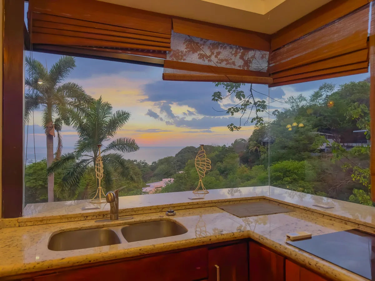 Laguna Vista | Sunset Ocean Views, Privacy & Room to Personalize