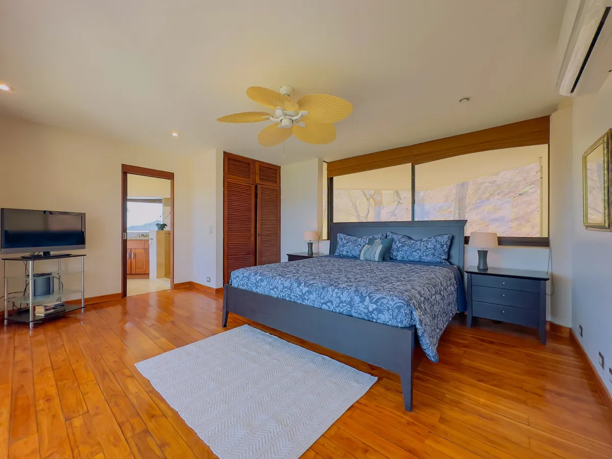 Laguna Vista | Sunset Ocean Views, Privacy & Room to Personalize