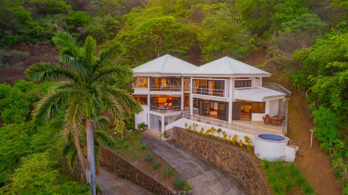 Laguna Vista | Sunset Ocean Views, Privacy & Room to Personalize