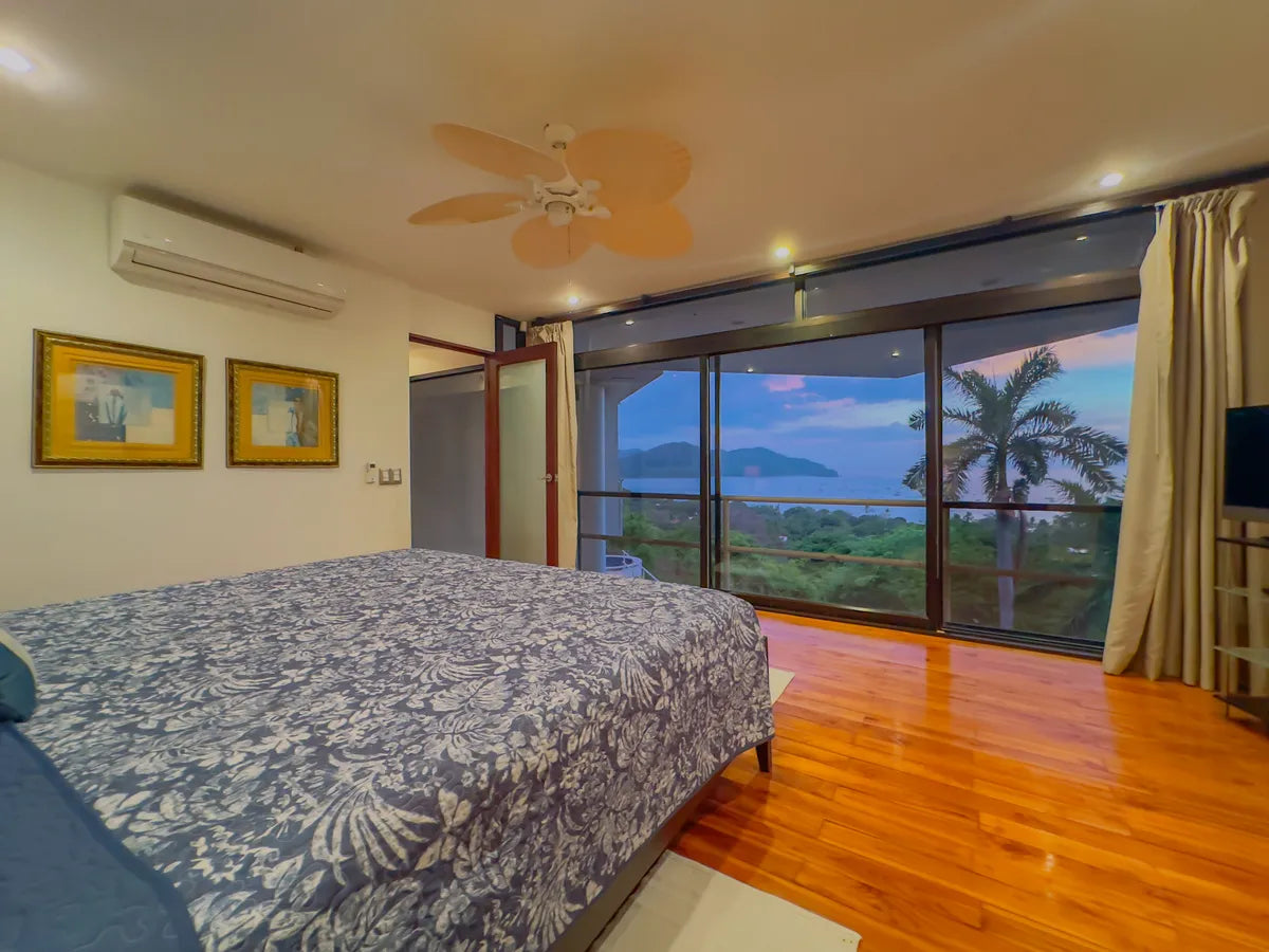 Laguna Vista | Sunset Ocean Views, Privacy & Room to Personalize