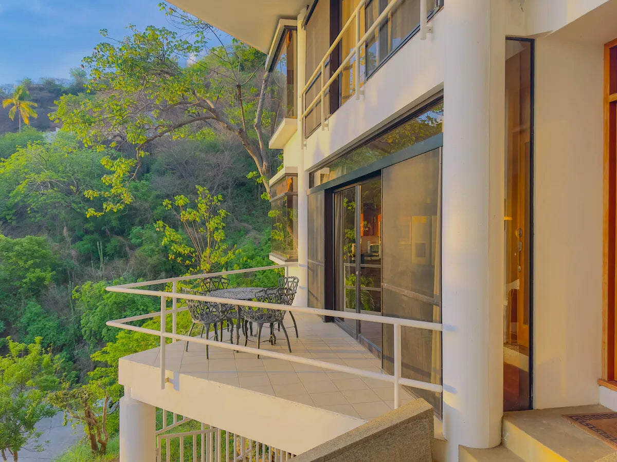 Laguna Vista | Sunset Ocean Views, Privacy & Room to Personalize