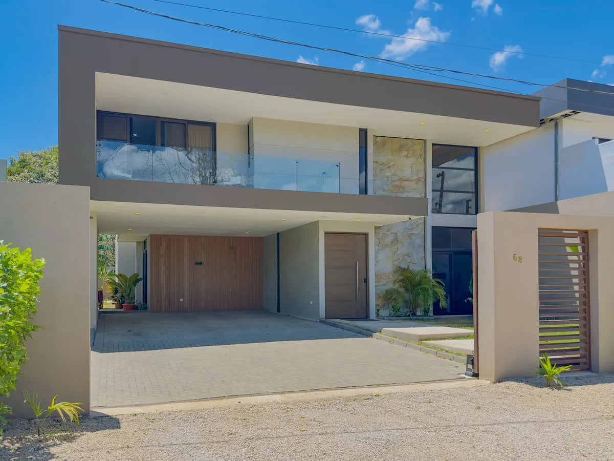 Casa Dorada – Elegant Home in the Heart of Playas del Coco