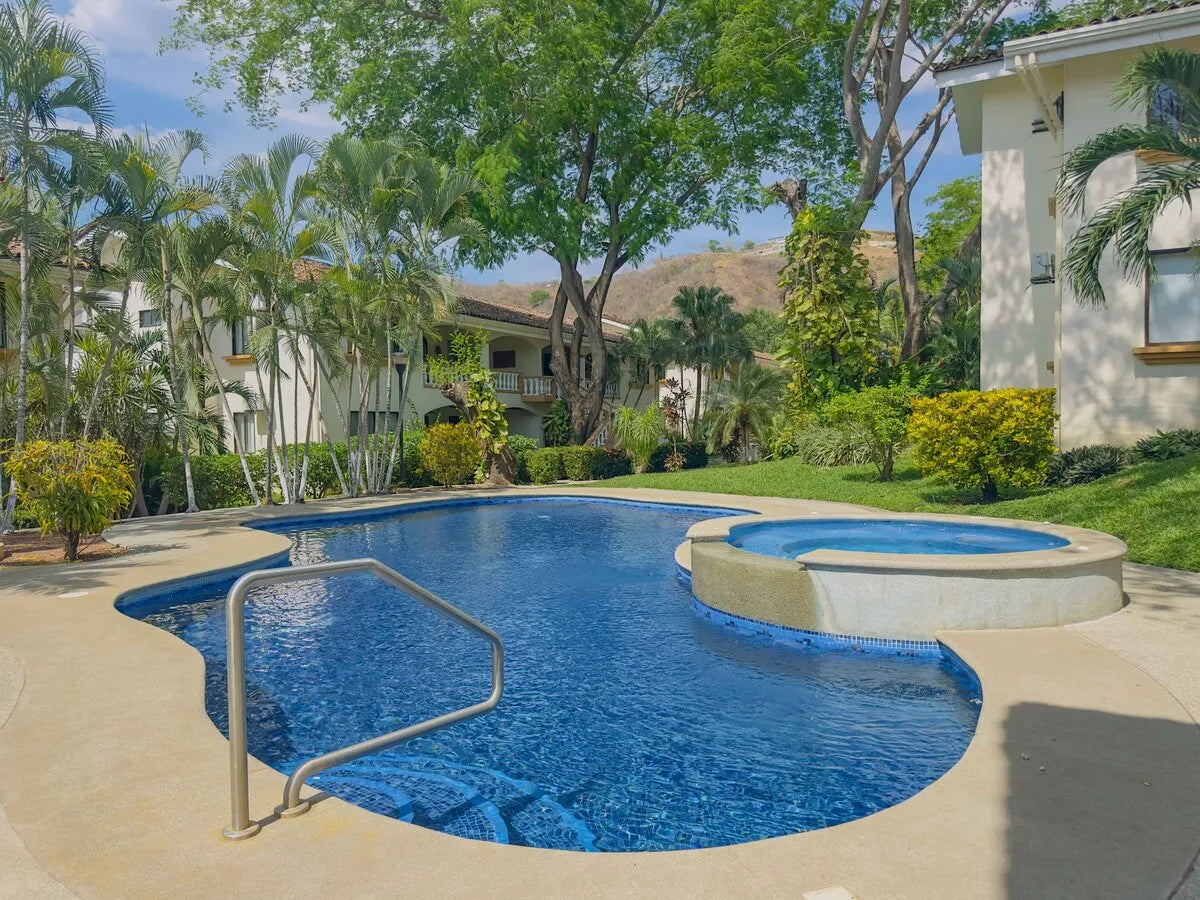 Valle Verde 13 – Ground-Floor Condo with Spacious Terrace & Access to 2 Pools in Playas Del Coco