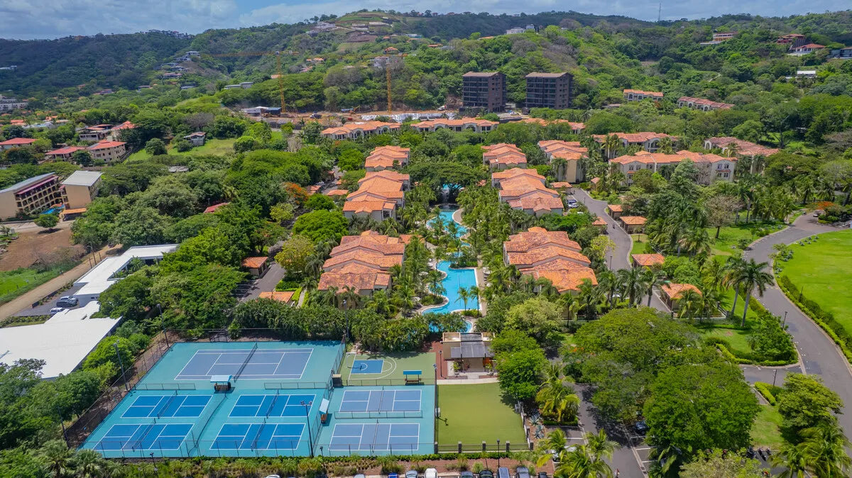 Pacifico Townhouse 101 – 4BR/4BA with Beach Club Access