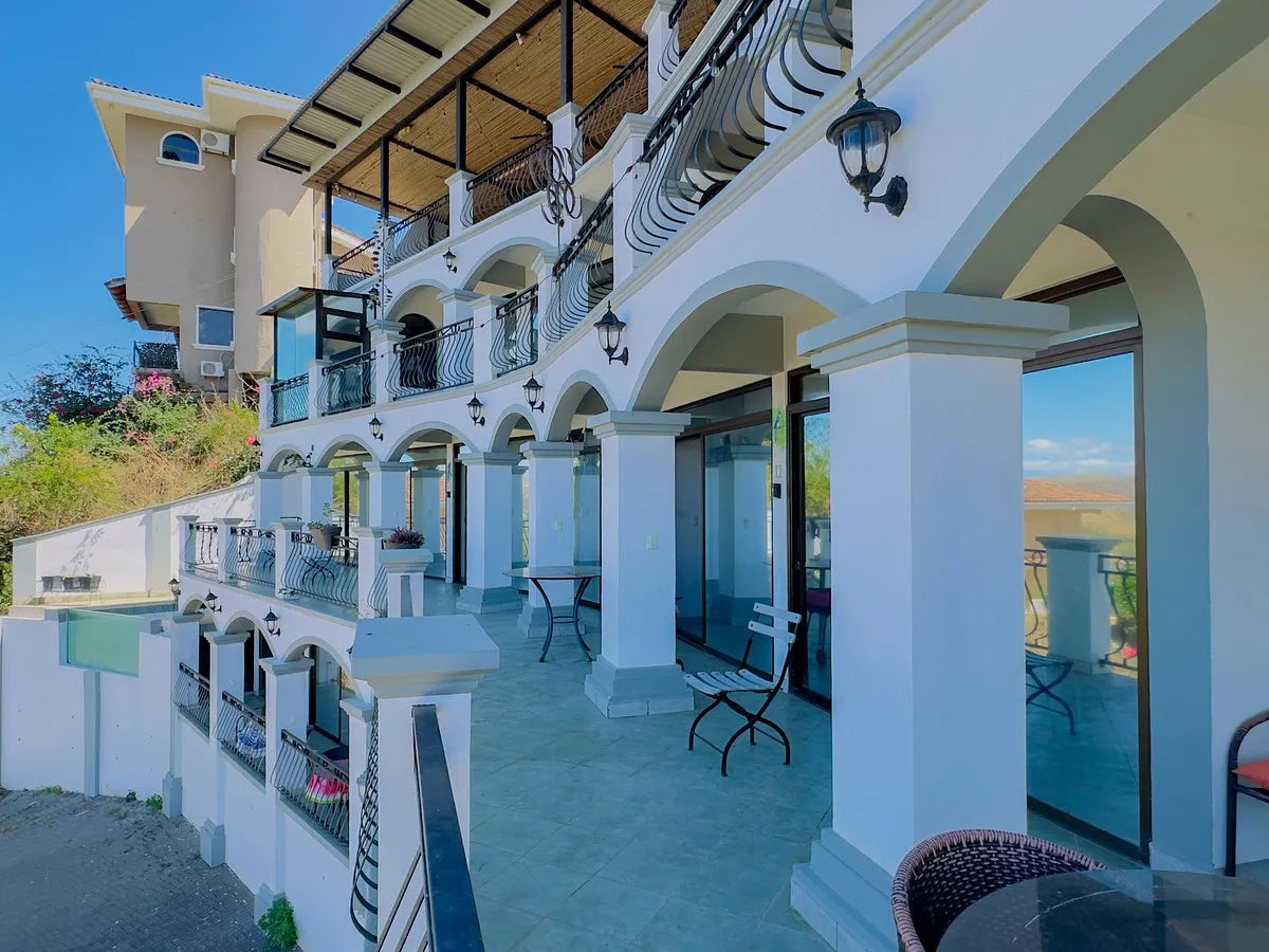 Lookout Suites | Ocean-View Boutique Hotel with Rooftop Restaurant in Playas del Coco