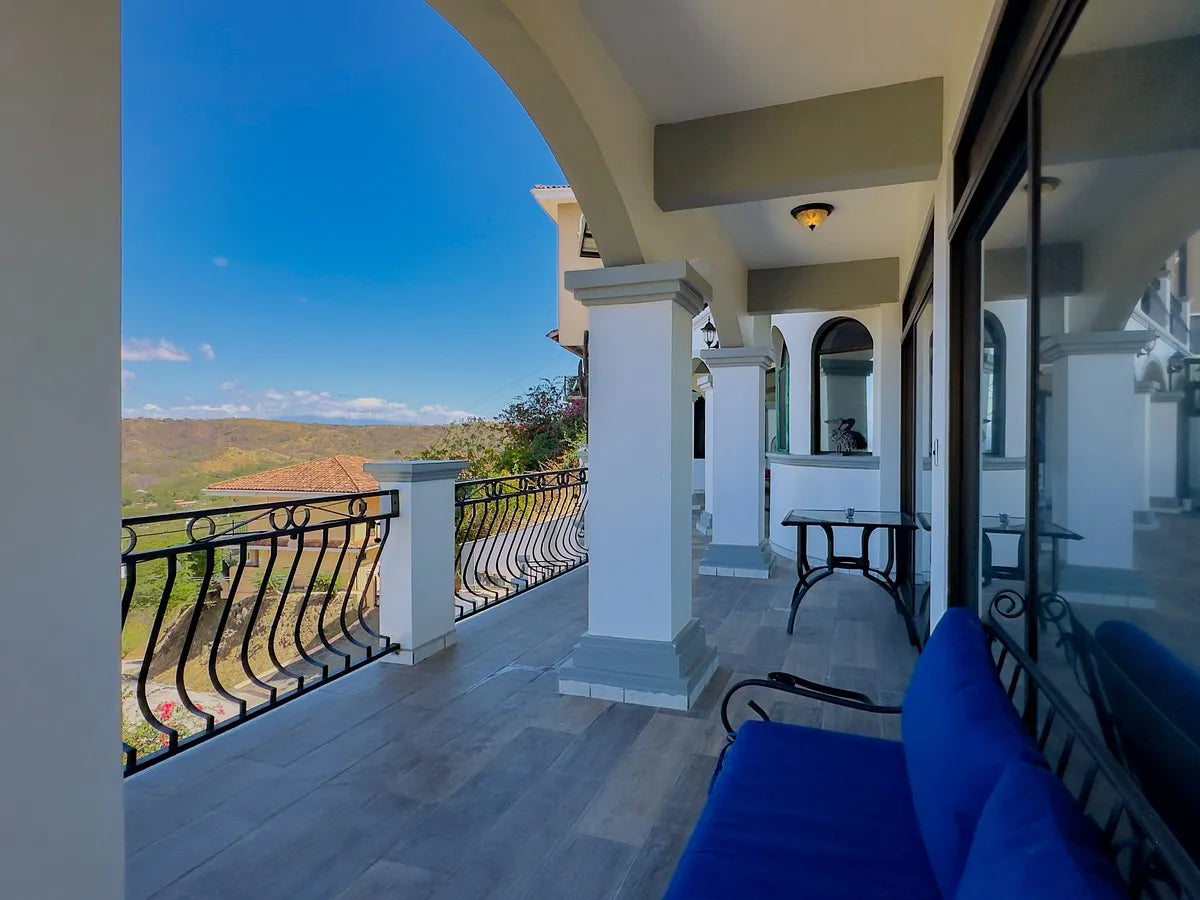 Lookout Suites | Ocean-View Boutique Hotel with Rooftop Restaurant in Playas del Coco