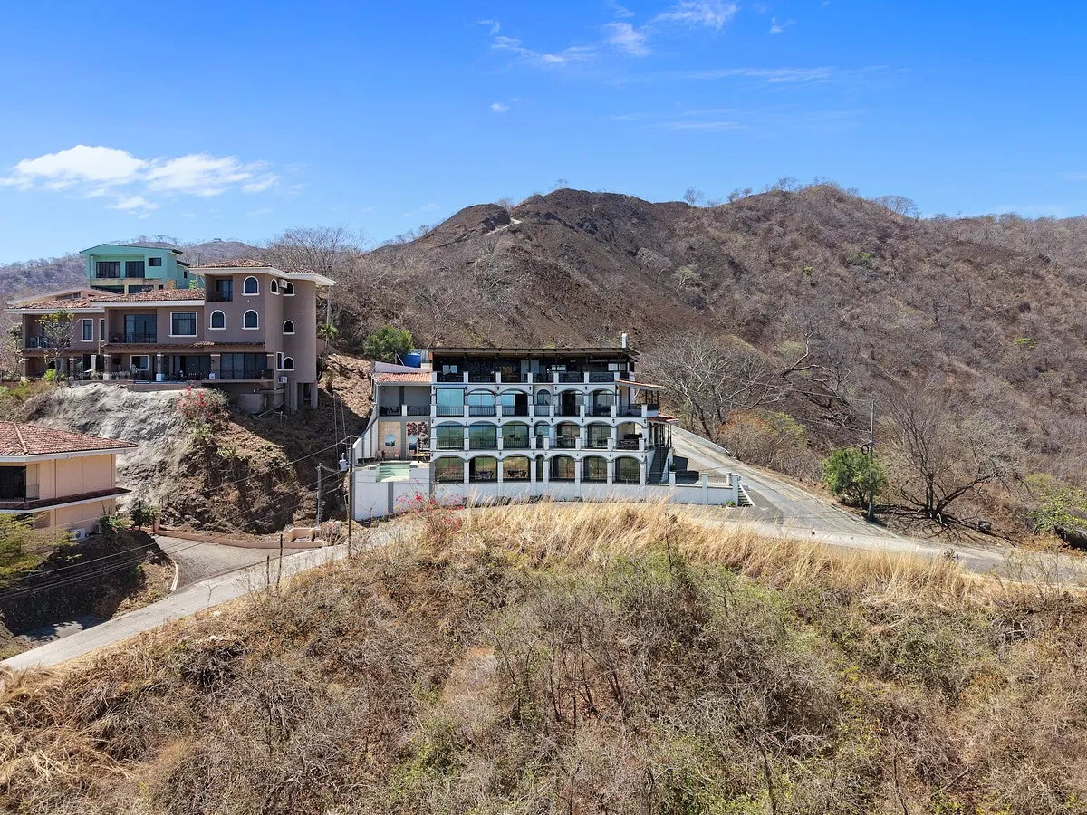 Lookout Suites | Ocean-View Boutique Hotel with Rooftop Restaurant in Playas del Coco