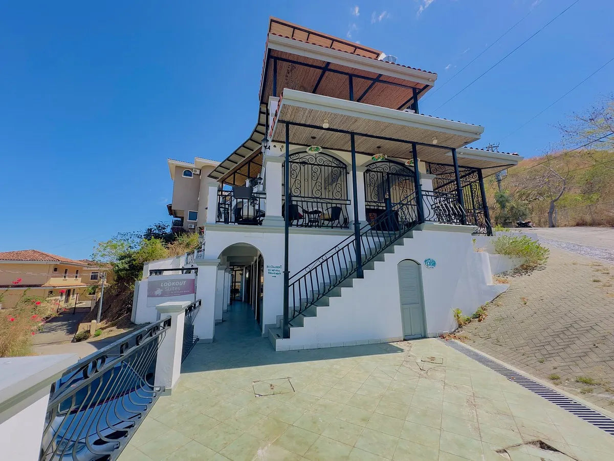 Lookout Suites | Ocean-View Boutique Hotel with Rooftop Restaurant in Playas del Coco