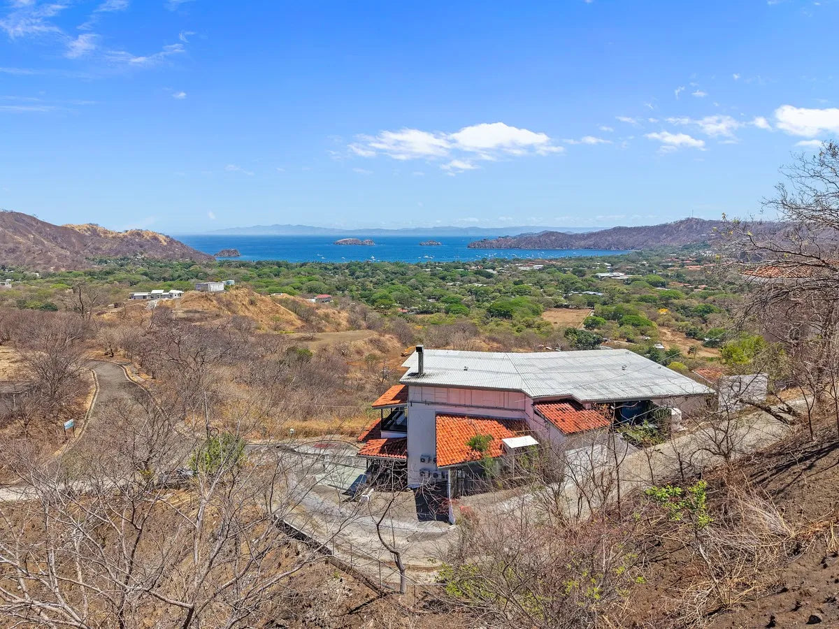 Lookout Suites | Ocean-View Boutique Hotel with Rooftop Restaurant in Playas del Coco