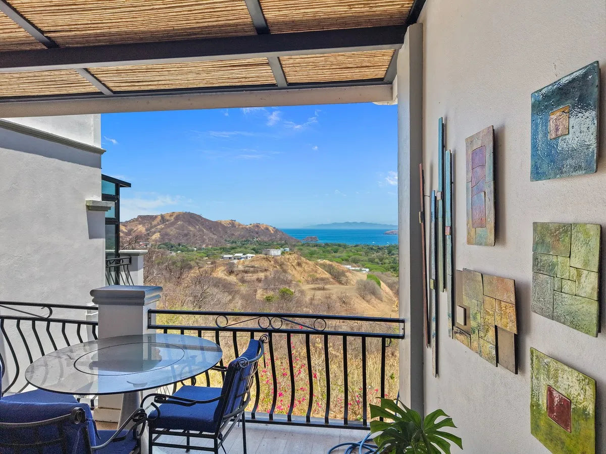 Lookout Suites | Ocean-View Boutique Hotel with Rooftop Restaurant in Playas del Coco