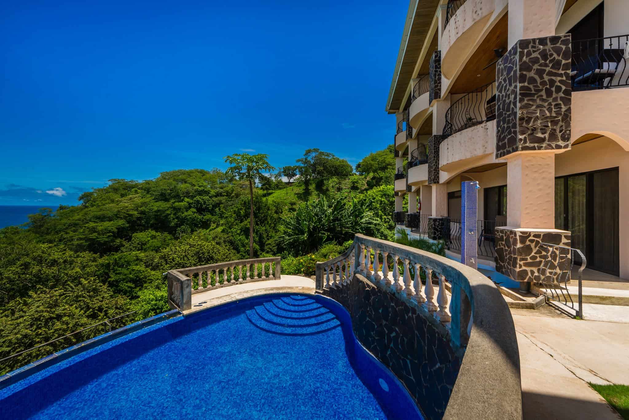 FLAMINGO TOWERS PENTHOUSE 32