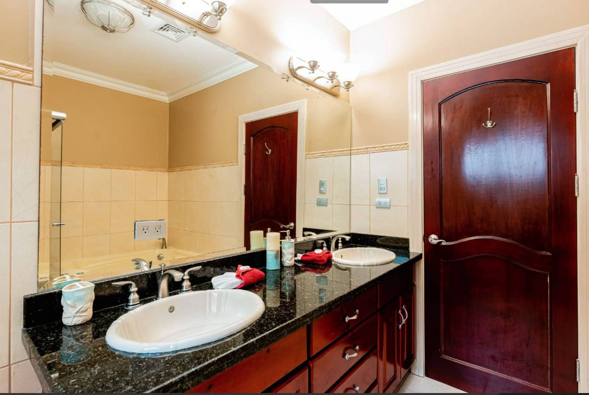 Bella Vista #B2-U5 – Stunning Ocean-View Condo with Private Rooftop