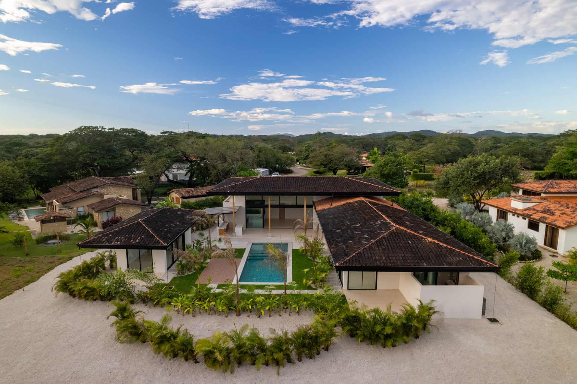 Casa Everly | Brand-New 5-Bed Tropical Luxury in Hacienda Pinilla