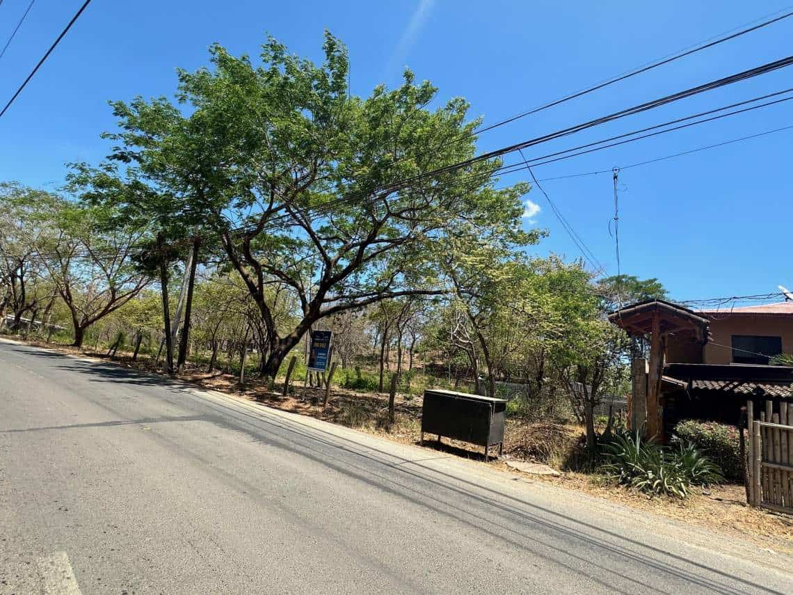 790 m² lot in Playa Grande, located on the main road, with a current water letter