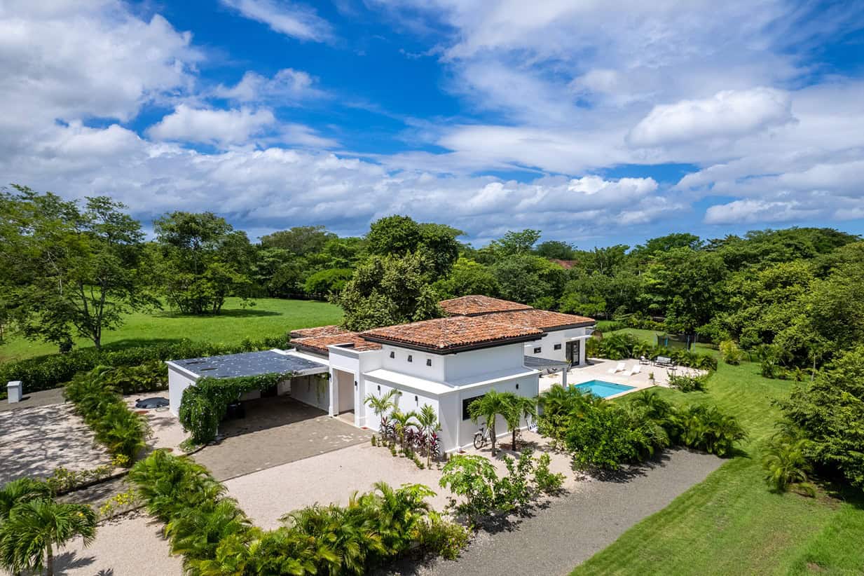 4-BEDROOM CONTEMPORARY HOME IN HACIENDA PINILLA