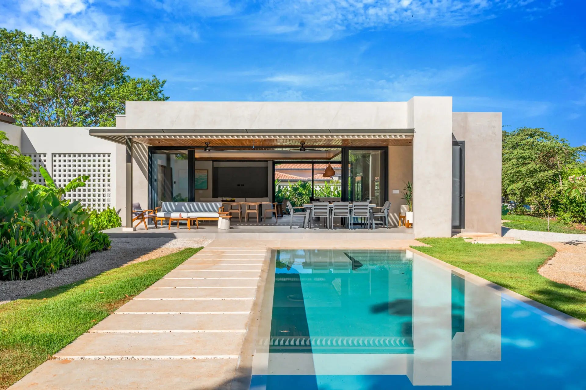 Casa Los Feliz – Modern Luxury in Hacienda Pinilla